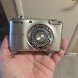 Gently Used NIKON COOLPIX camera 