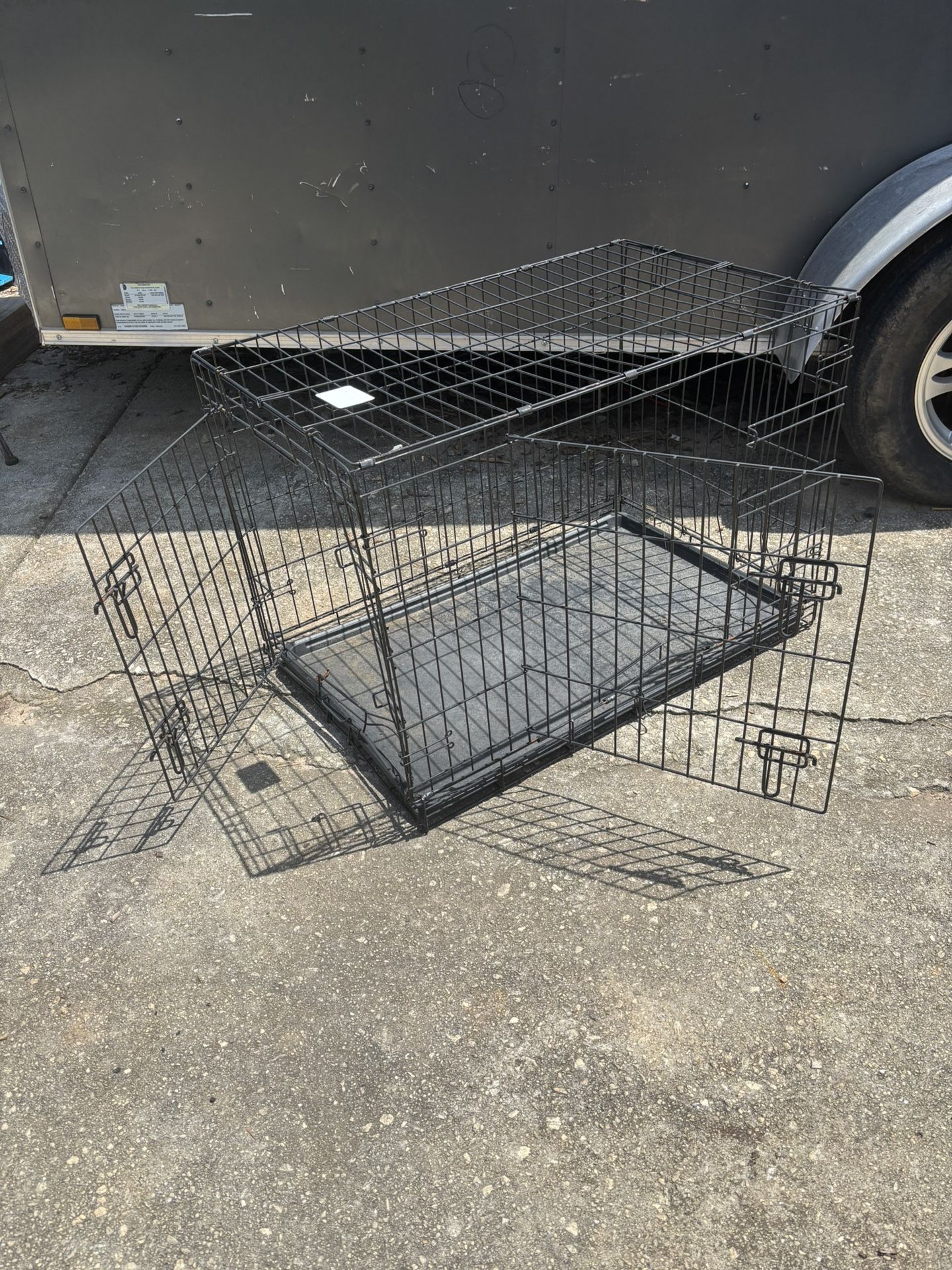 Large dog crate 36” x 22” x 25” (2 doors)