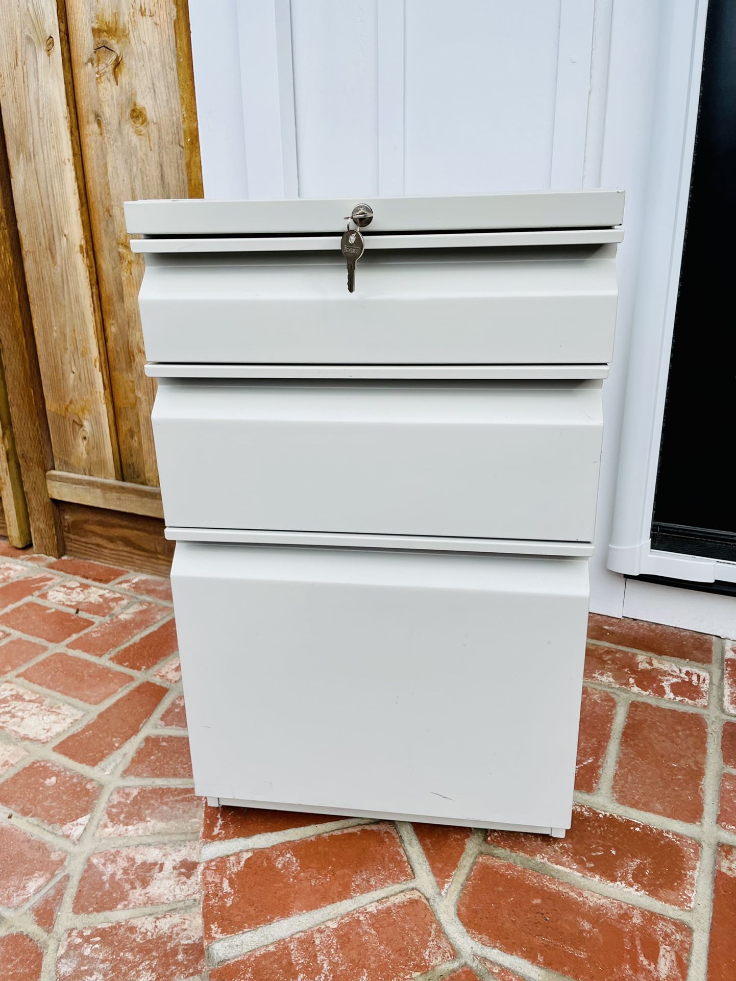 3 Drawer Metal Filing Cabinet With Lock And Wheels