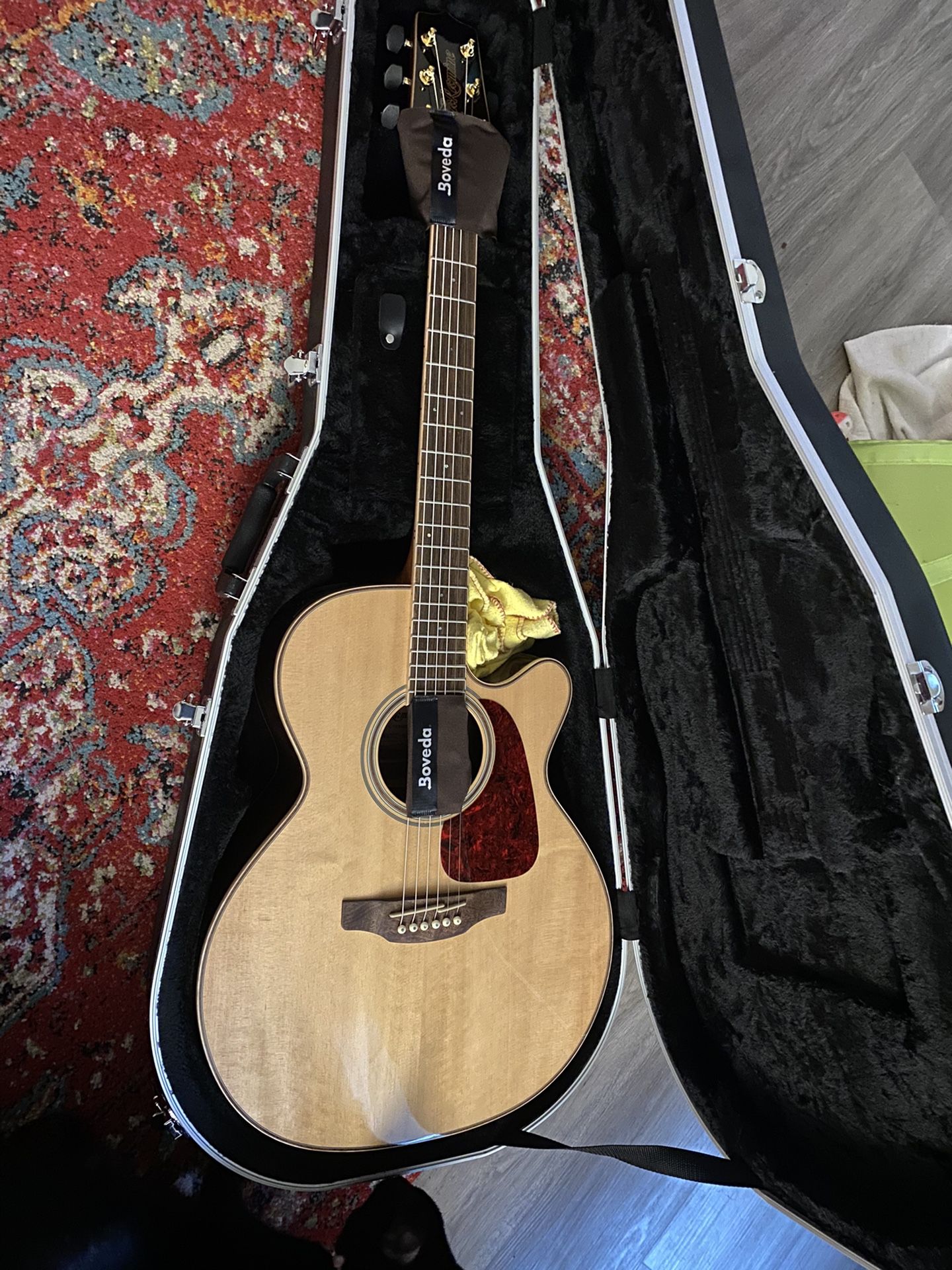 Like new Takamine Acoustic Electric Guitar