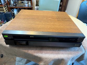 Up for sale is a high-end vintage JVC HR-S8000U Super VHS Hi-Fi Stereo VCR featuring a classic real wood grain cabinet. Known as one of JVC’s flagship