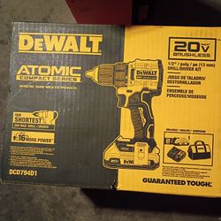 DeWalt Atomic Drill With Battery & Charger.Bag