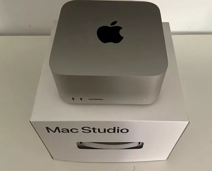 2022 Mac Studio Apple M1 Max with 10-core CPU, 32-core GPU, 16