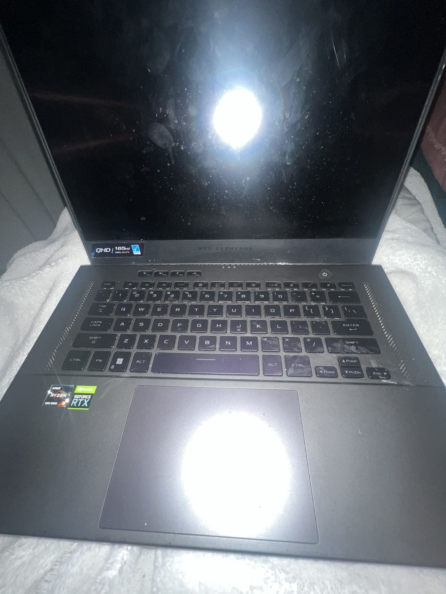 Gaming Computer With broken Screen