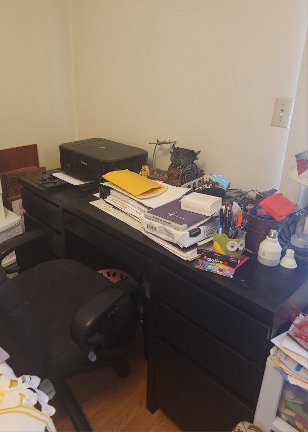 LG Dark Desk & Chair / FREE/ YOU. Move It. Corner Desk 25.00