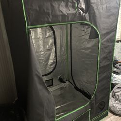 TopoLite Grow tent 4x4 and 600w LED full spectrum grow lights