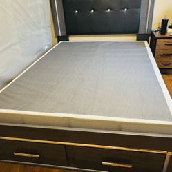 Gray Queen Panel Bed with Mirrored Dresser and Chest