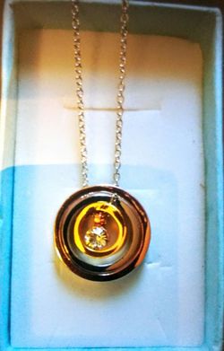 Mom's Valentine gift a beautiful pendant with chain