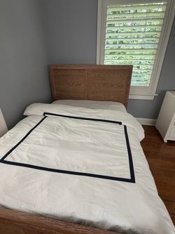 Pottery Barn Full Size Bed in Excellent Condition 57w x 22h x 45.5h Smoke free household