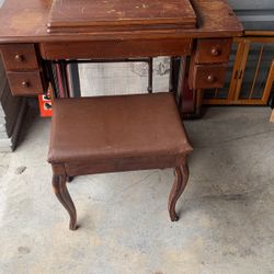 Singer sewing Machine W Bench.           Item AVAILABILITY  is This Week Only; Weds, Thurs, Fri Evenings, W Day Appts Possible…goes To tX Sat.