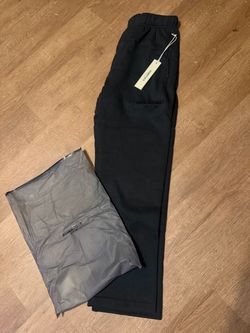 MEDIUM Essentials Fear Of God Sweatpants