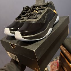 AIR JORDAN 11 CMFT LOW  