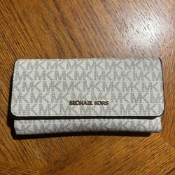 Micheal Kors Wallet 