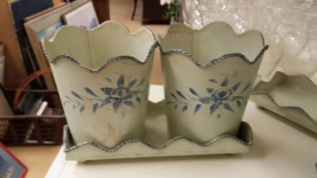 10 sets of 2 planter pots with trays new in box plus 1 display