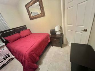 Queen size bed & nite stand