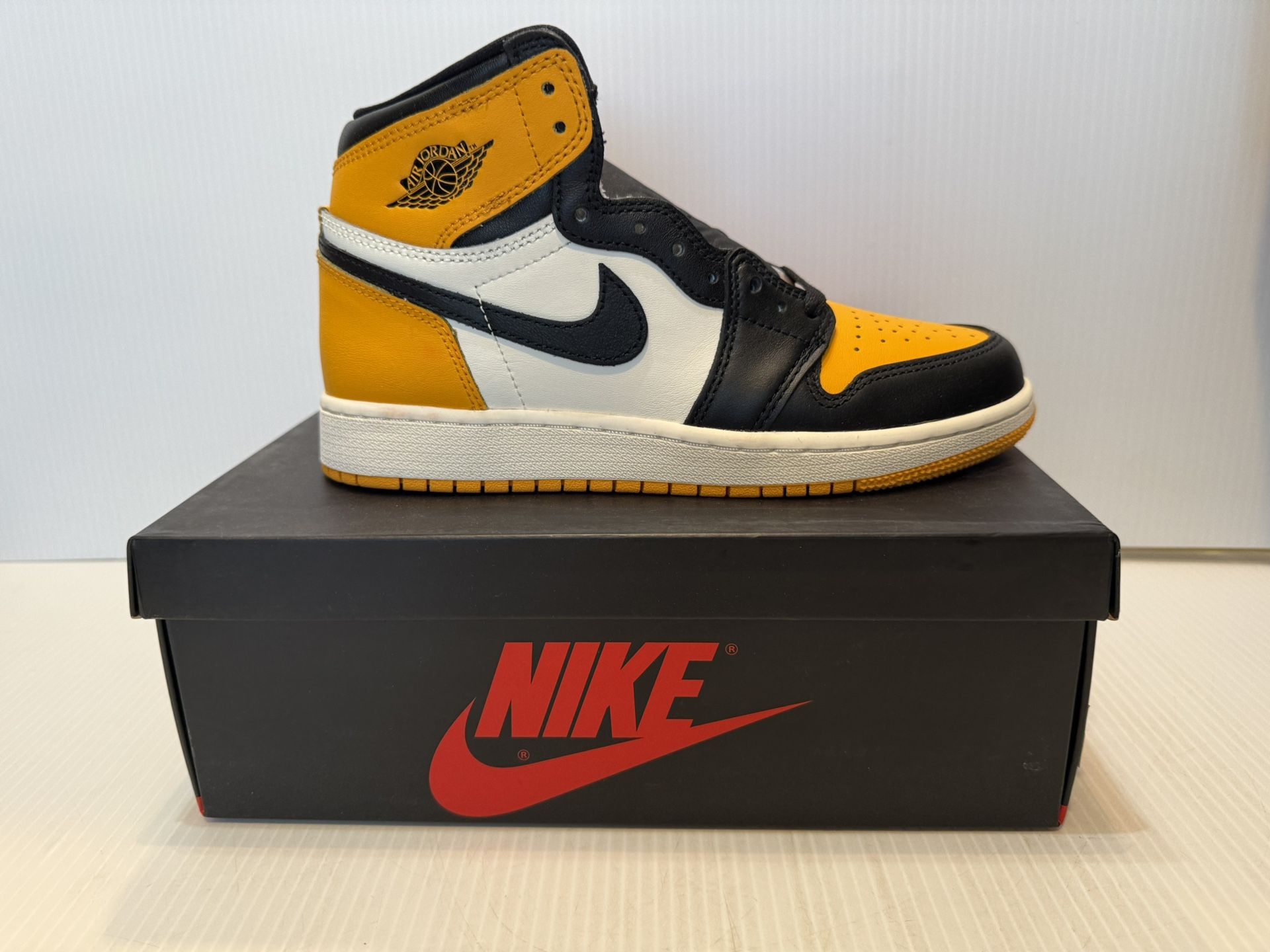 Jordan 1 Retro OG High Yellow Toe 575441-711