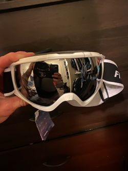 Brand new Findway snow goggles
