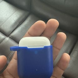 AirPods charging case
