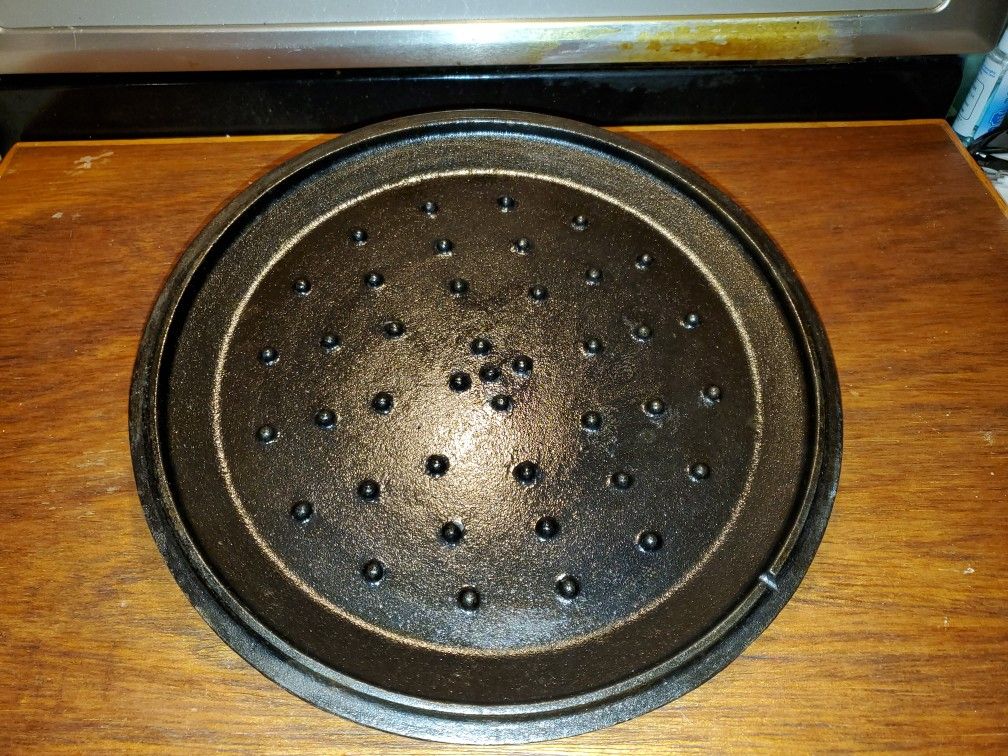 Cabelas 14 Inch Cast Iron Skillet And Lid for Sale in Chehalis, WA - OfferUp