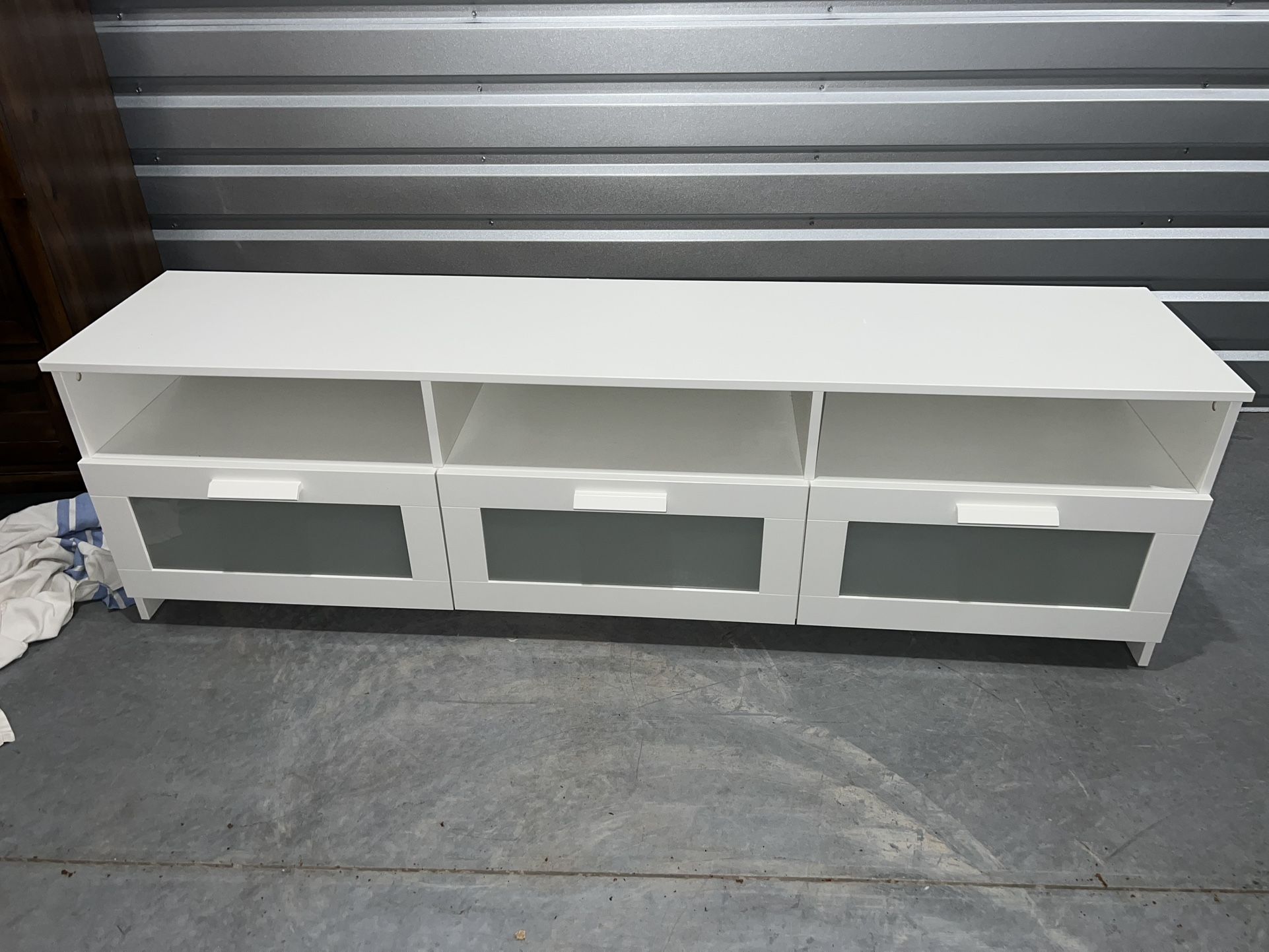 TV stand with 3-drawer Storage