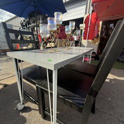 Dining Table W/4 Chairs $50