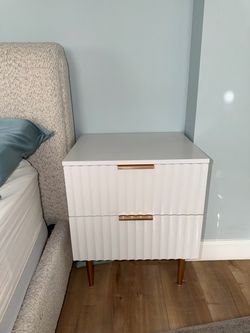 Night stand with 2 drawers