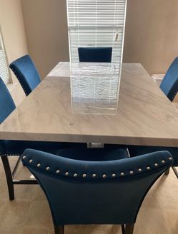 Dinning Table with 6 Chairs