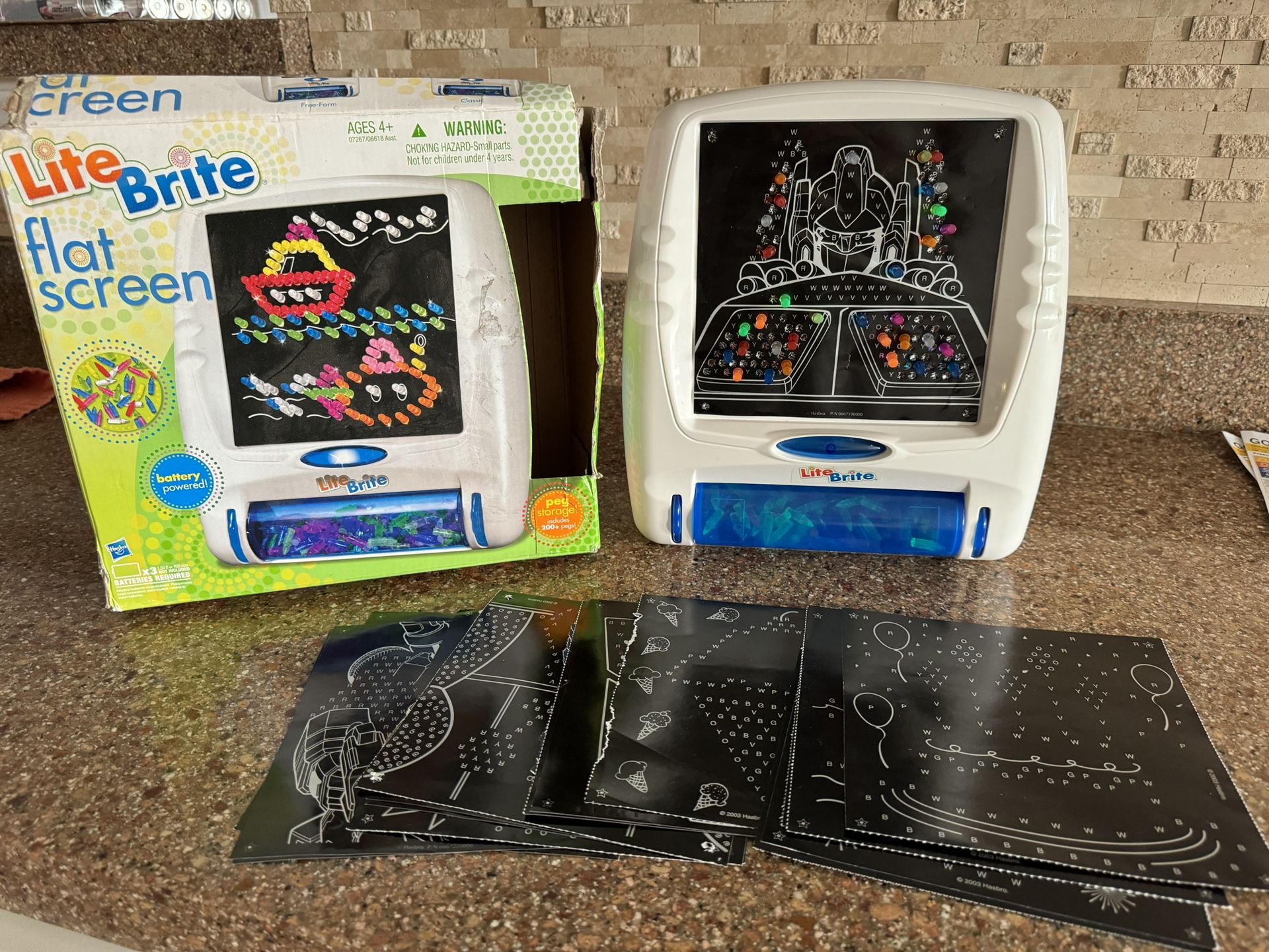 Hasbro Lite Brite screen design creative toy. Used but still works great. See All Below!
