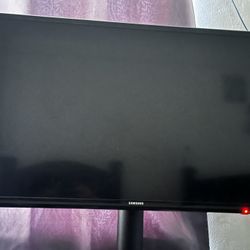 Samsung 33 Inch TV No Stand Just The TV Itself 