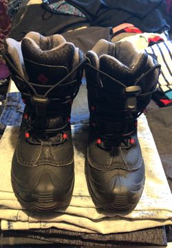Columbia kid boots