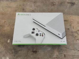 X BOX ONE S 1TB CONSOLE  White