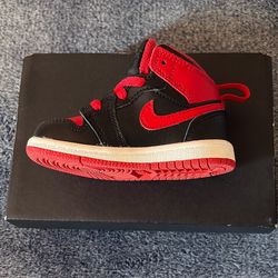 Jordan 1 Mid Size: 5c