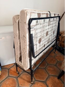 Full size roll away bed