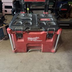 Milwaukee Rolling Tool Chest. 
