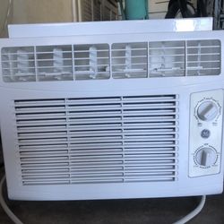 GE Window Air Conditioner Unit