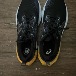 ASICS  Men's Novablast 4 Running Shoes Size 11.5