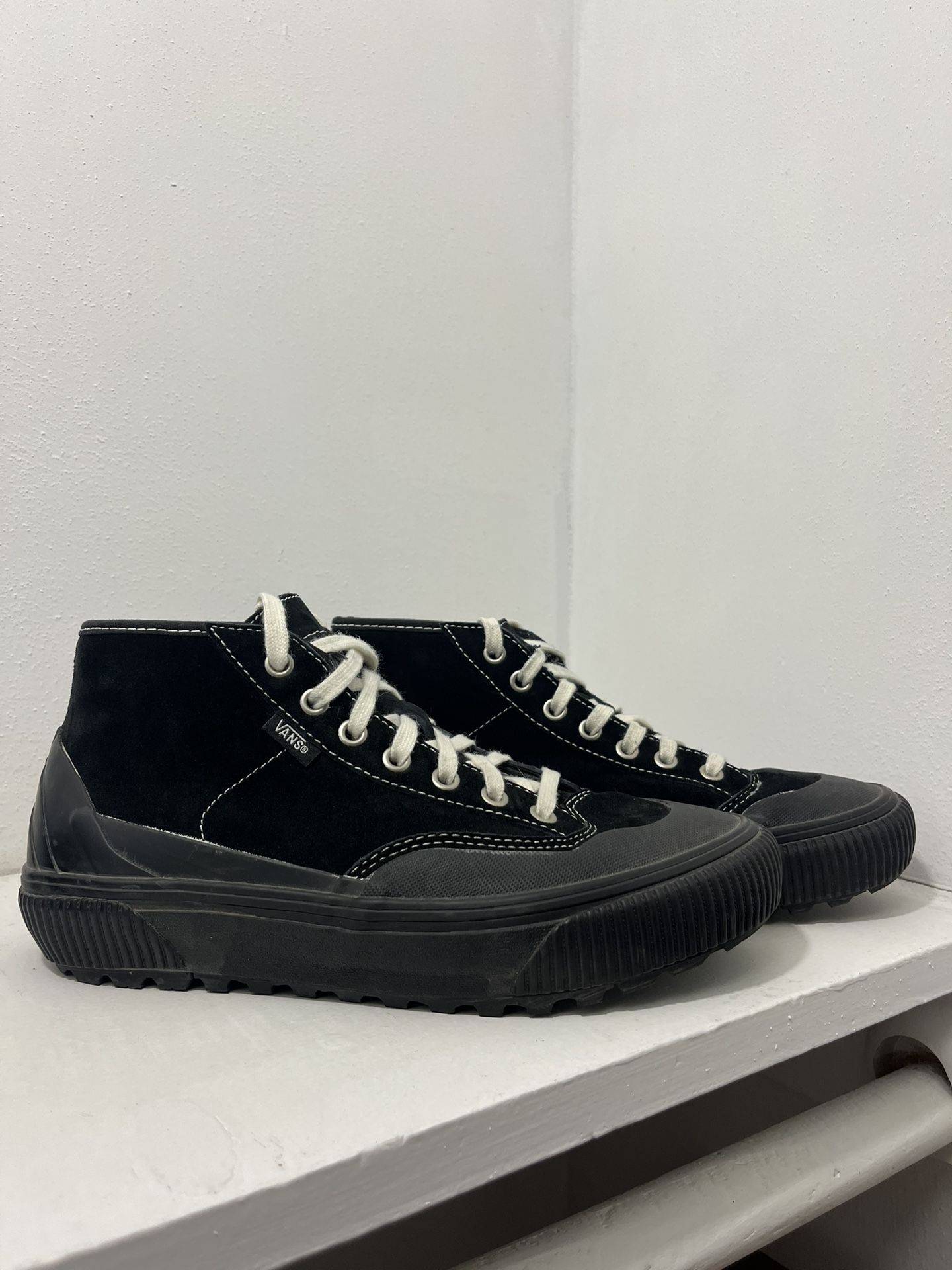 Vans Destruct Mid Sued MTE-1 'Black White' Men’s size 7, Women’s size 8.5