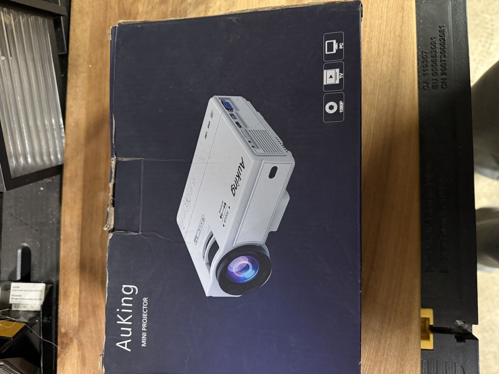 AuKing Mini Projector With A 120 Inch Screen 