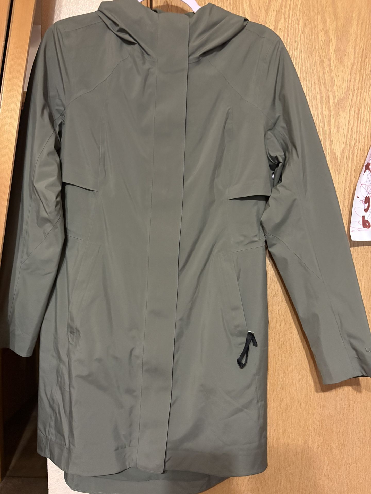 Lululemon Raincoat Size 6