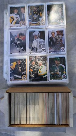 Over 500 Vintage Hockey Cards Pristine Condition