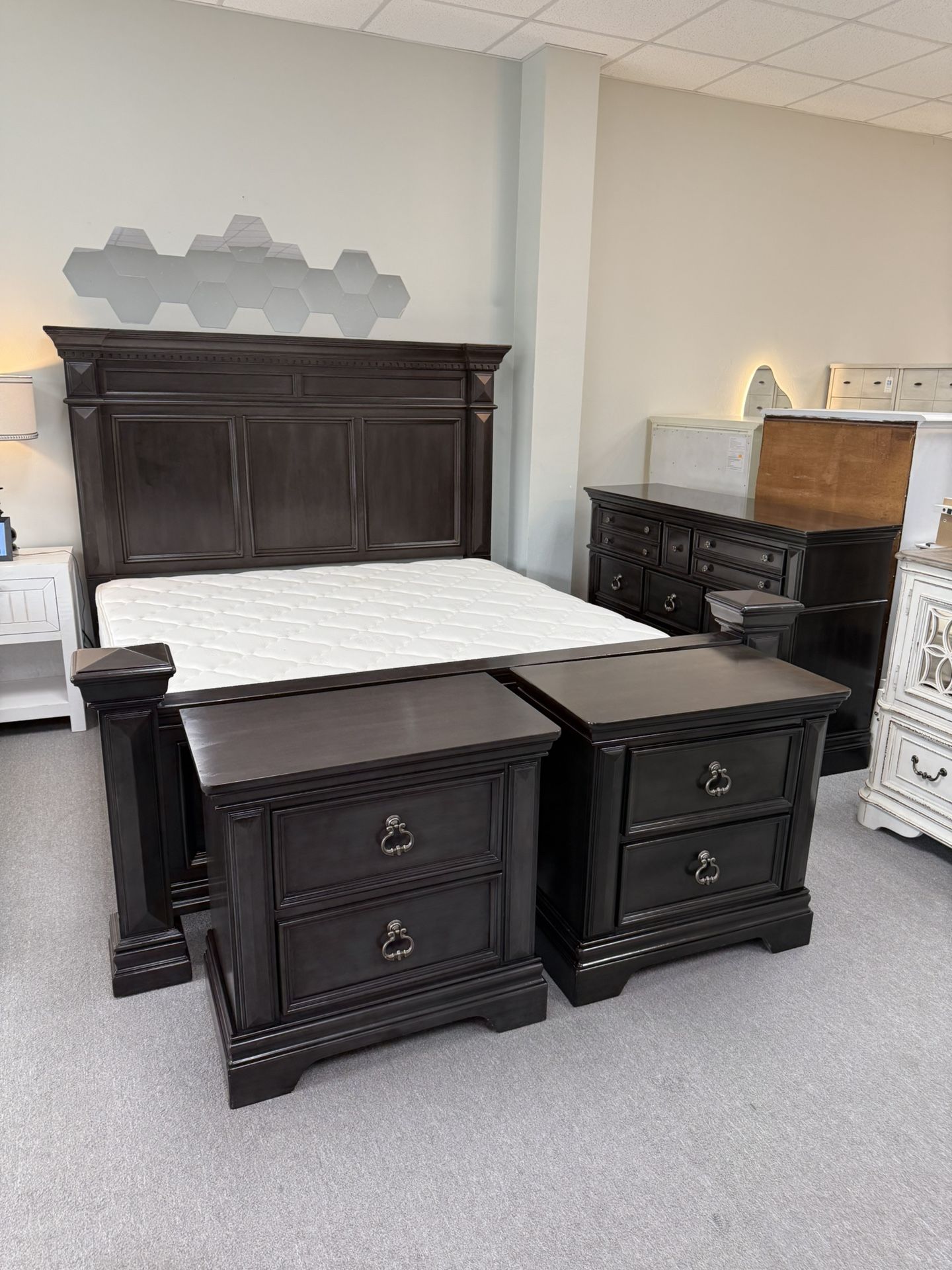 King bedroom set (FREE 24H DELIVERY AND SETUP)