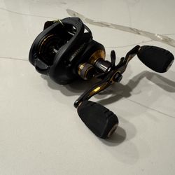 New Penn Fathom 300 Low Profile Fishing Bait Caster. 