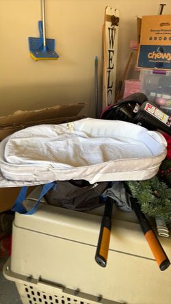 Portable baby changing table