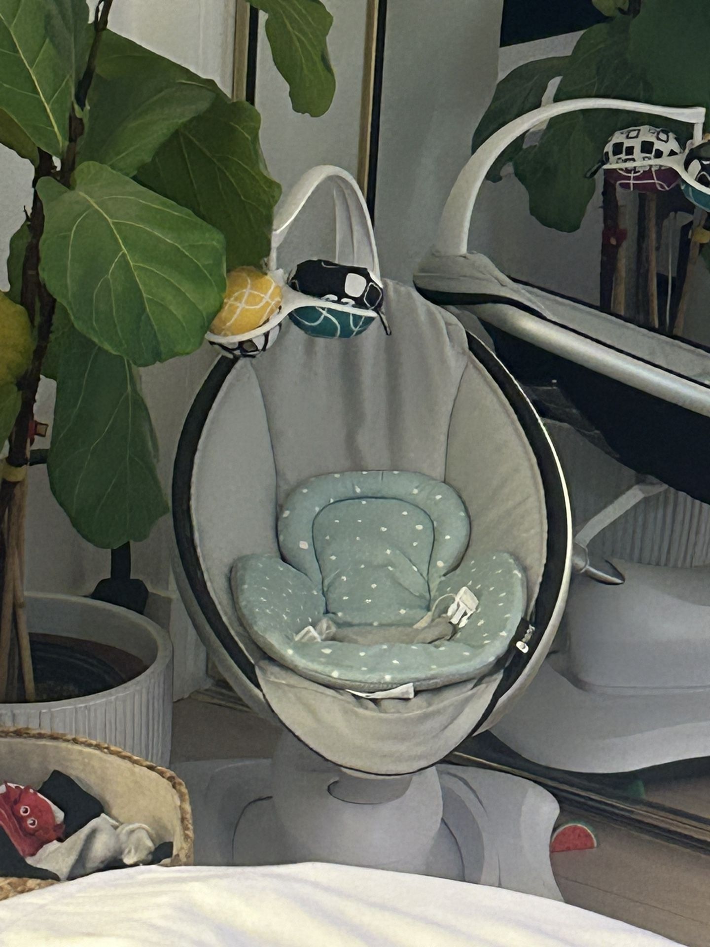 mamaRoo® multi-motion baby swing®