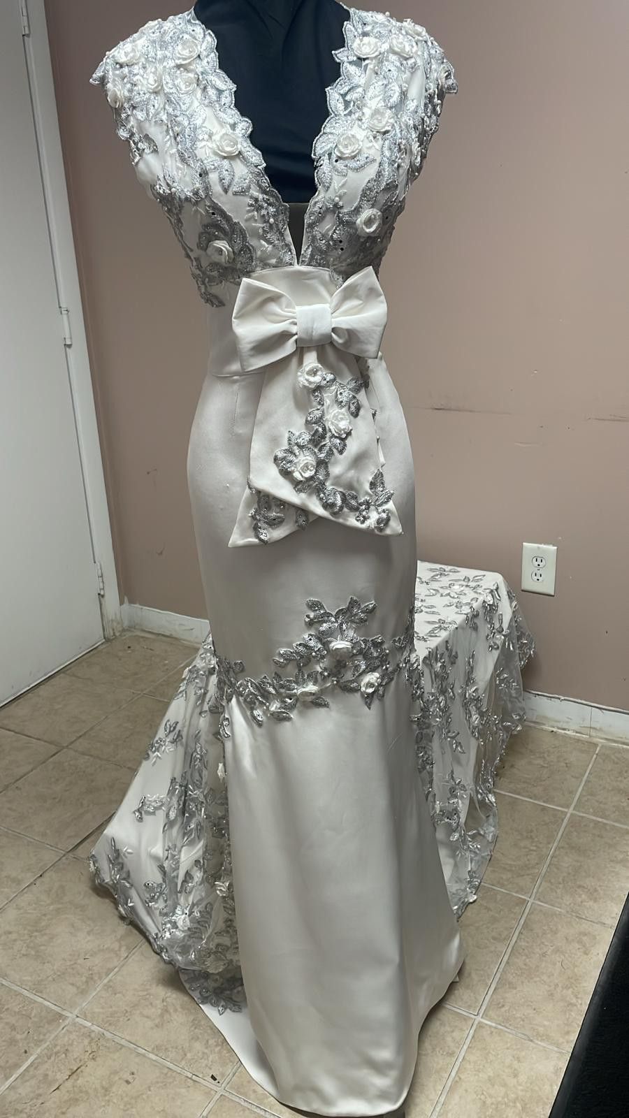 BRAND NEW SPECTACULAR BRIDAL DRESS
