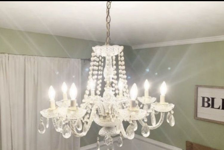 Beautiful crystal chandelier 8 bulbs