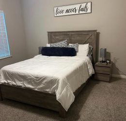 Bed queen with mattress