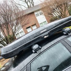 Aerodynamic & Sleek design Yakima GrandTour Lo RoofBox Large Glossy Black