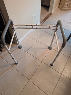 Toilet safety rails