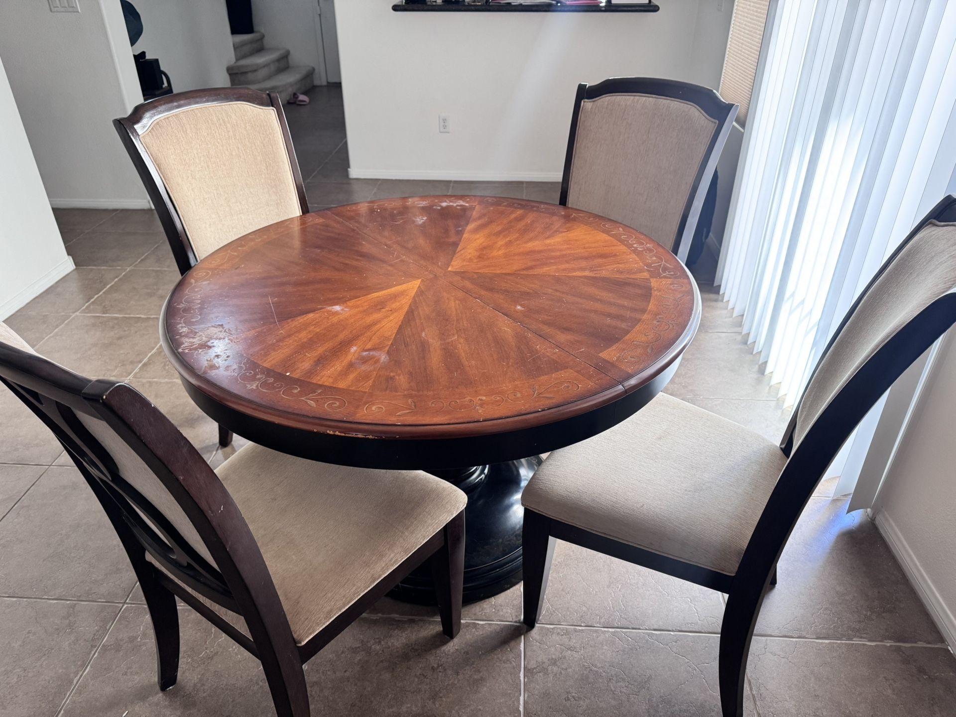 Table Seats 6 With Table Extension 